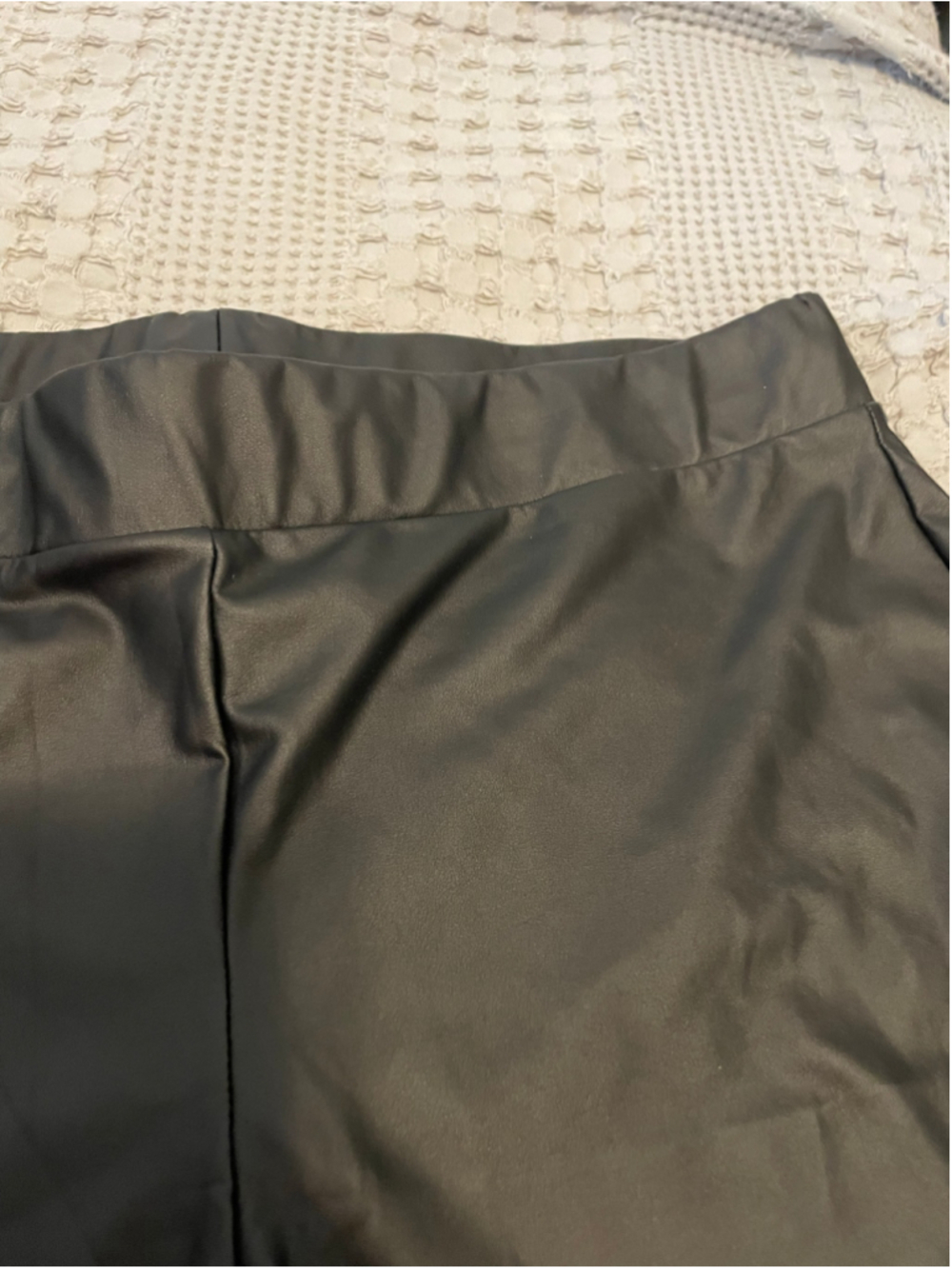 Women's TORRID Black Faux Leather Bike Shorts Plus Size 2 - Picture 3 of 4